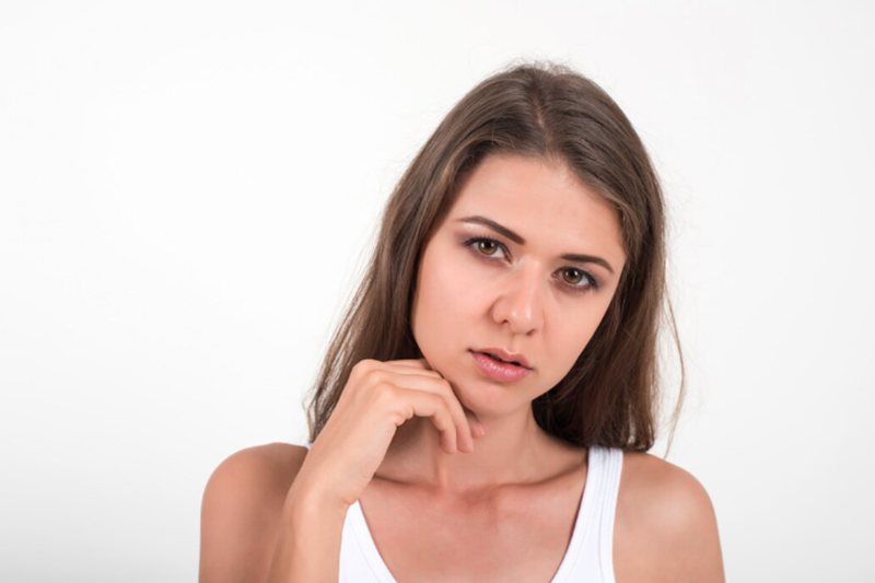 Woman with a puffy face and mild facial swelling