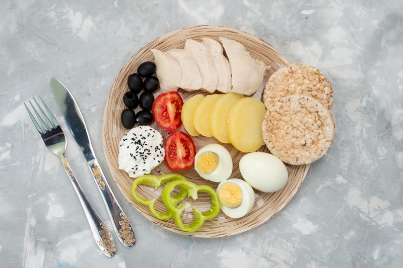 Balanced meal with controlled portion for weight loss