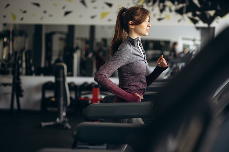 combining treadmill cardio with dumbbell exercises